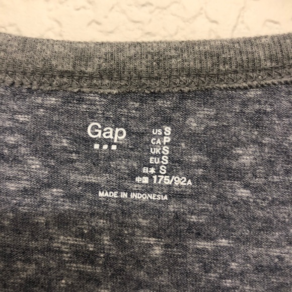 Gap T-shirt - Picture 2 of 4
